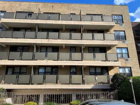 101 Jackson Ave, Mineola, NY 11501