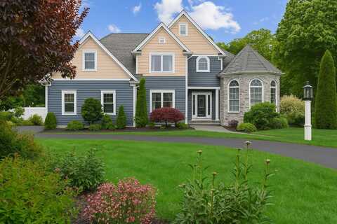 10 Locust Avenue, Oakdale, NY 11769