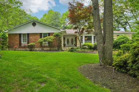 28 Stepping Stone Crescent, Dix Hills, NY 11746