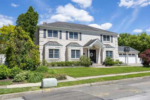 30 Knoll Lane, Glen Head, NY 11545