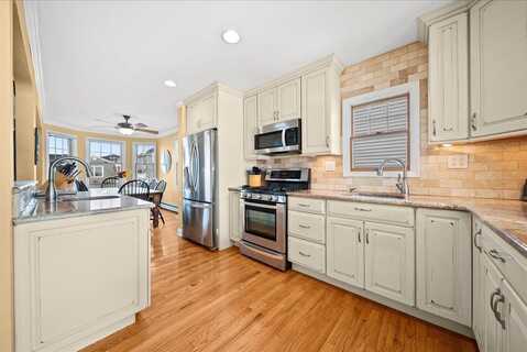 16 Gibbs Road, Amity Harbor, NY 11701