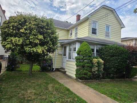 221 Lincoln Avenue, Mineola, NY 11501