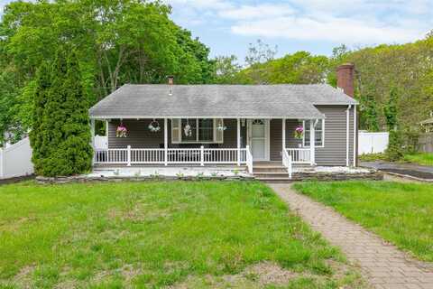 52 Robinwood Street, Mastic, NY 11950