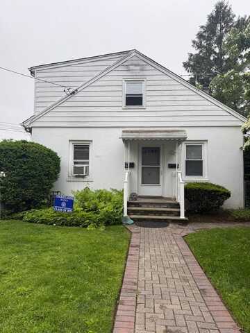 76 Fifth Avenue, Westbury, NY 11590