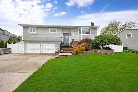 23 Evelyn Drive, Bethpage, NY 11714