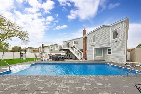 23 Evelyn Drive, Bethpage, NY 11714