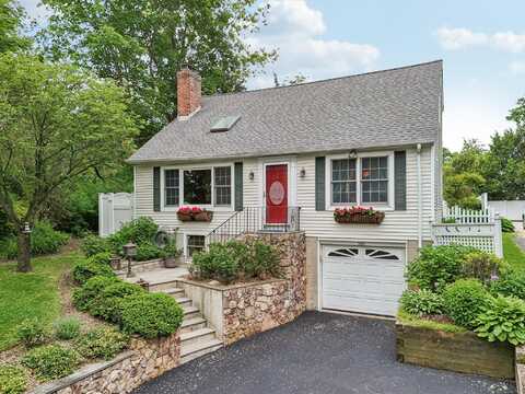 560 Main Street, Northport, NY 11768