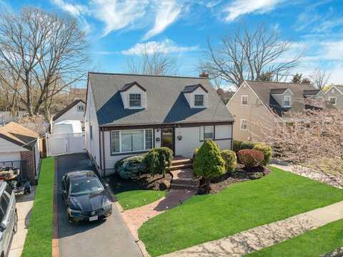 25 Garden Place, Merrick, NY 11566