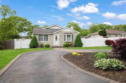 12 Midwood Place, Farmingville, NY 11738