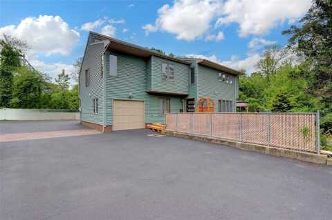 3728 E End, Seaford, NY 11783