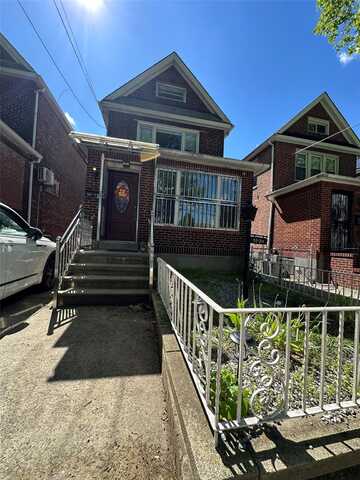 5224 66 Street, Maspeth, NY 11378