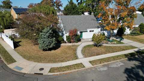 960 Holly Court, Franklin Square, NY 11010
