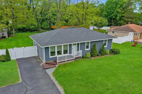 42 Sands Lane, Brookhaven, NY 11719