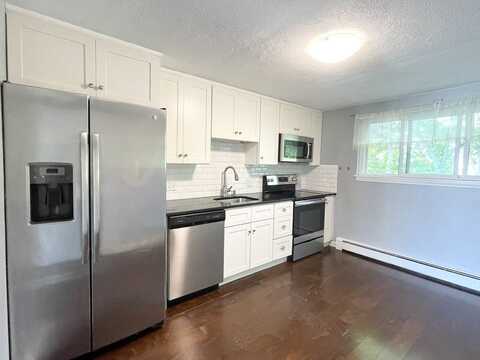 4 Woodcrest Ct, Weymouth, MA 02190