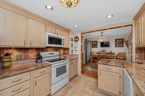 1100 Salem St, Lynnfield, MA 01940