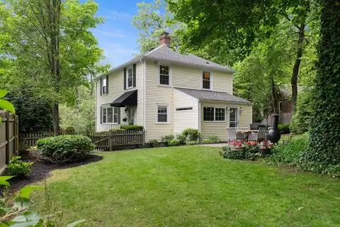 74 Curve St, Wellesley, MA 02482