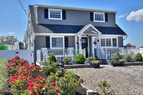 21 Drake Drive, Bayville, NJ 08721