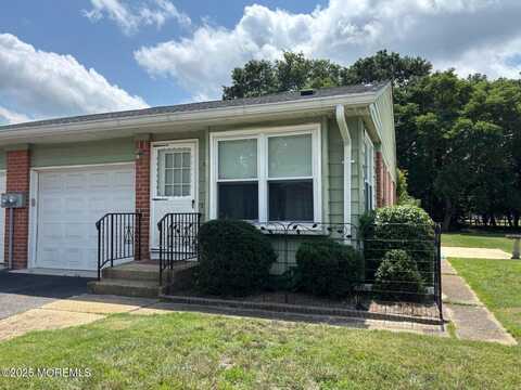 10 Monmouth Lane, Whiting, NJ 08759