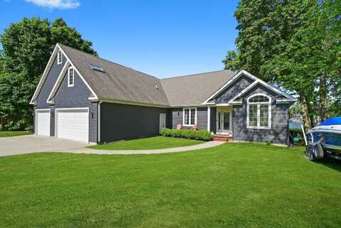 2215 N Woodlawn Park Avenue, McHenry, IL 60051