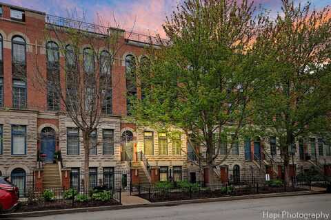 358 W Huron Street, Chicago, IL 60654