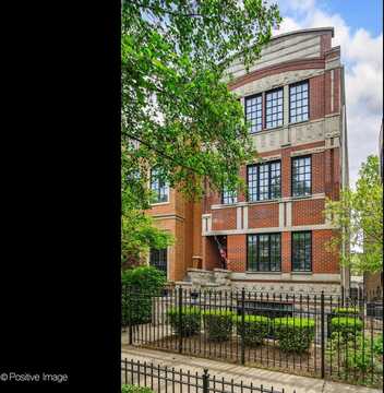 1043 W Wolfram Street, Chicago, IL 60657
