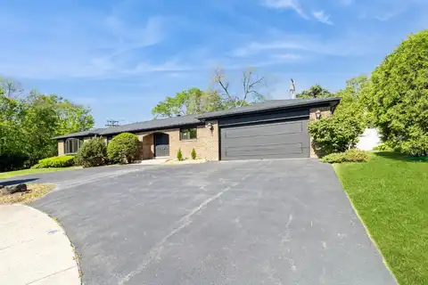 26 Marina Drive, Des Plaines, IL 60016