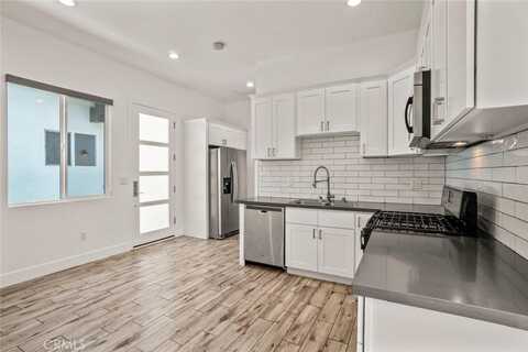 7304 Woodley Ave, Van Nuys, CA 91406