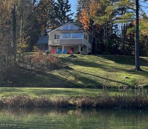 15571 Valleyview Drive, Burton, OH 44021