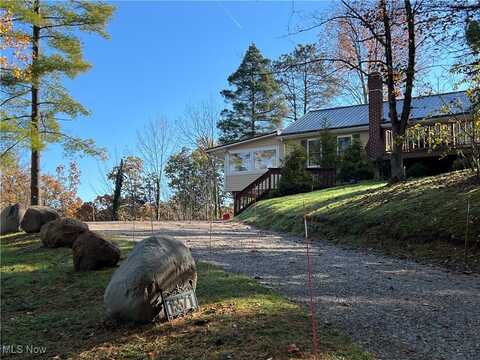 15571 Valleyview Drive, Burton, OH 44021