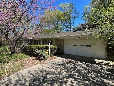 1081 Carver Road, Cleveland Heights, OH 44112