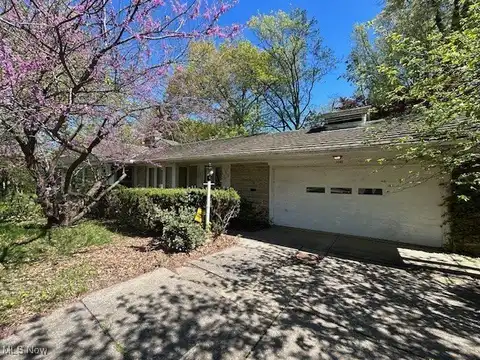1081 Carver Road, Cleveland Heights, OH 44112