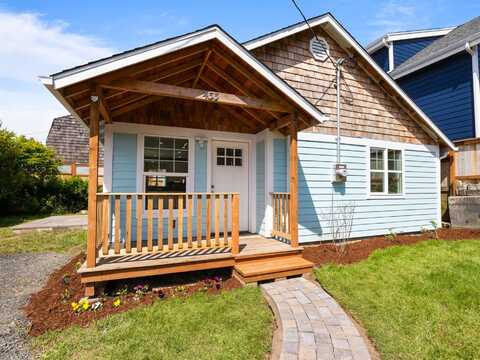 433 NW Hubert St, Newport, OR 97365