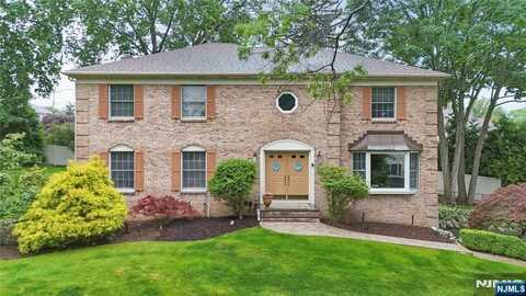20 Tuxedo Avenue, Park Ridge, NJ 07656