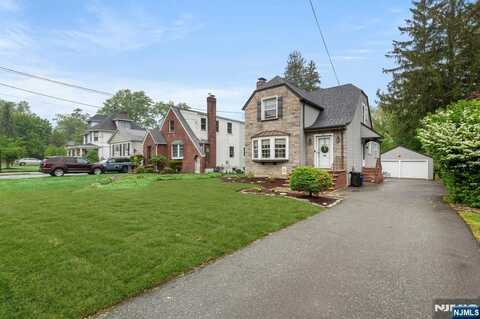 35 Farrington Street, West Caldwell, NJ 07006