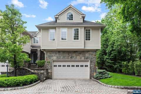 10 Kensington Court, Tenafly, NJ 07670