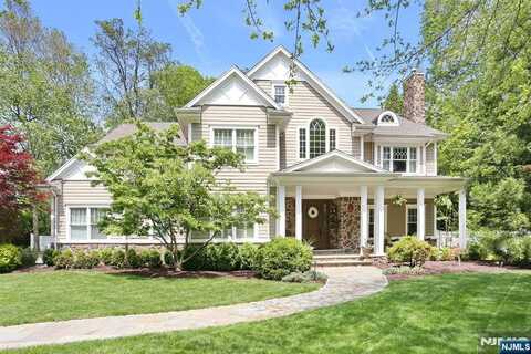 7 Newton Place, Allendale, NJ 07401