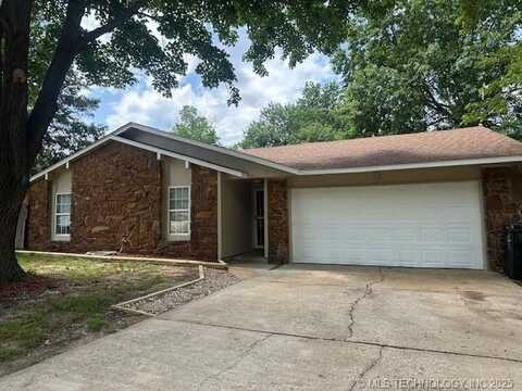 1100 S Lions Court, Broken Arrow, OK 74012