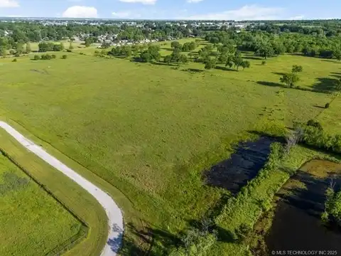 606 S Lynn Lane Road, Tulsa, OK 74108