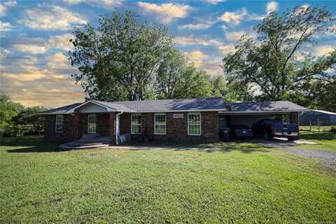 8845 Chestnut Road, Henryetta, OK 74437