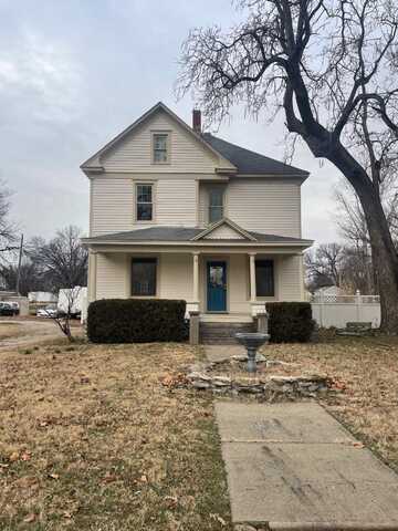 320 W Main St, Chanute, KS 66720