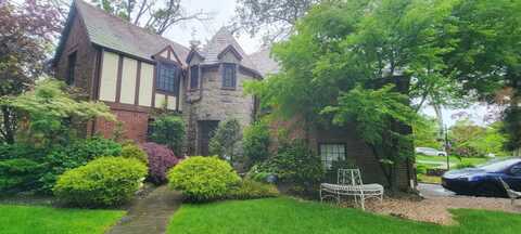 12 Longview Pl, Great Neck, NY 11021