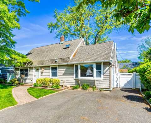 112 Slate Lane, Levittown, NY 11756