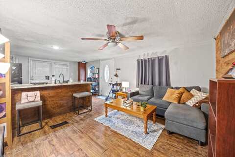 415 N East St, Arlington, TX 76011