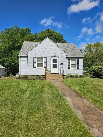 2016 9th St Ct, East Moline, IL 61244
