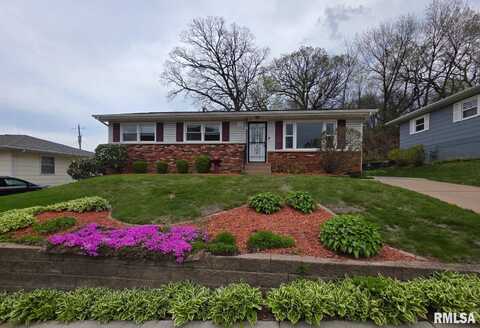 8011 7TH Street West, Rock Island, IL 61201