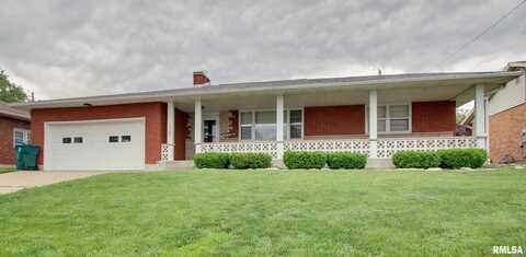 3705 BRIARWOOD Drive, Quincy, IL 62301