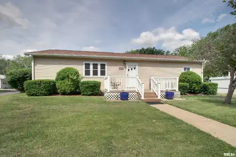 130 S STATE Street, Mendon, IL 62351