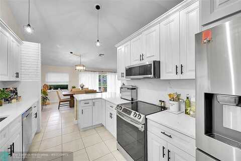 5230 Grande Palm Cir, Delray Beach, FL 33484