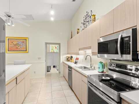 636 Centre Court SW unit: 102, Vero Beach, FL 32962