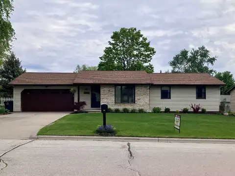 1380 EMINENCE Street, GREEN BAY, WI 54313